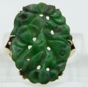 A 9ct gold ring set with a carved jadeite plaque, size L