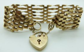 A 9ct gold gate bracelet, 13.3g
