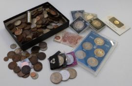 A collection of UK coinage, Victoria onwards, also includes some world coins, together with a