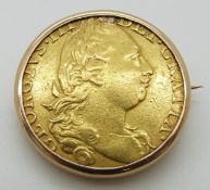 A 1776 gold guinea in brooch mount, total weight 12g