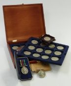 A collection of modern commemorative crowns etc in a wooden collectors' case, 28 in all including