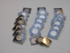 Twenty three Royal Commemorative Queen Elizabeth modern cased crowns