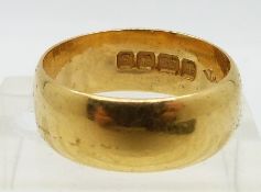 A 22ct gold ring, Birmingham 1942, 7.2g, size N