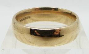 A 9ct gold wedding band / ring, London import marks, size S/T, 6.96g