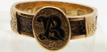 Victorian 15ct gold mourning ring set with plaited hair and enamel, engraved 