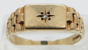 A 9ct gold ring set with 2.6g, size O
