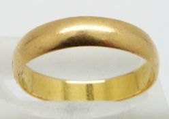 A 22ct gold wedding ring, 2.8g, size N