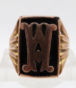 A 9ct gold ring monogrammed 'W', 5.3g, size P
