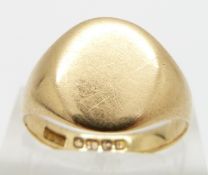 An 18ct gold signet ring, 5.6g, size P