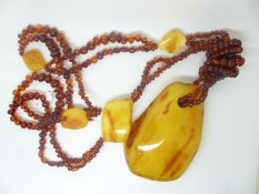 A large amber necklace made up of 5 large nuggets and clear beads, 174g