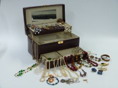 A collection of jewellery including glass beaded necklace, faux pearls, pearl necklace, silver