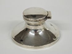 George V hallmarked silver capstan inkwell, Birmingham 1920 maker's mark rubbed, diameter 7cm