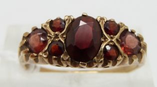 A 9ct gold ring set with garnets, size Q