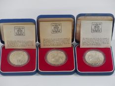 Three Royal Mint 1977 Queen's Silver Jubilee silver proof crowns, all in original cases with