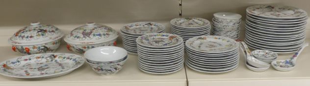 Early 20thC Chinese dinner service approximately 85 pieces, including 15 dinner plates