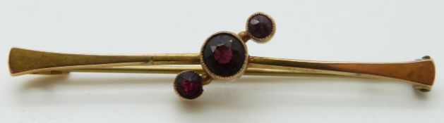A 9ct gold brooch set with three garnets, Chester, 2.15g
