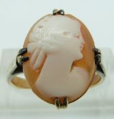 A 9ct gold ring set with a shell cameo, size N