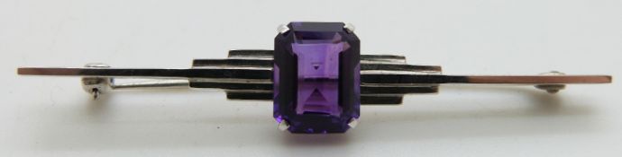 A 9ct white gold brooch set with an amethyst in an Art Deco design, 4.3g