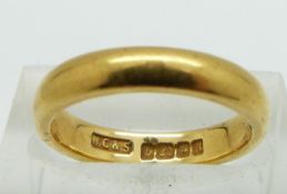 An 22ct gold wedding band, 4.7g, size J