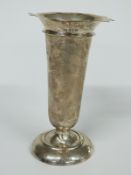 George V Mappin & Webb hallmarked silver trumpet vase, Birmingham 1910, height 18cm