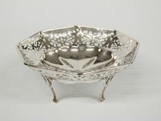 George VI hallmarked silver bonbon dish with pierced decoration, raised on four feet, Birmingham