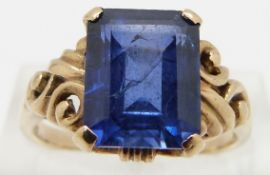 A 9ct gold ring set with an emerald cut sapphire, size O