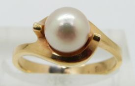 An 18ct gold ring set with a pearl, size K