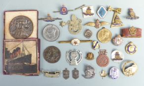 A collection of military badges/ commemorative medals to include Royal Artillery enamel & mother