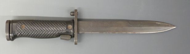 Short bayonet stamped US M5 AI MILPAR COL plastic grip, no sheath. Blade length 17cm.