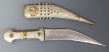 A jewelled jambiyah in scabbard. Blade length 22cm.