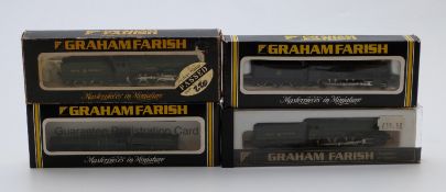Four Graham Farish N gauge 4-6-0 locomotives GWR Hall Class 7915 and 6995 GWR Castle Class Clun