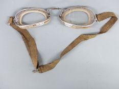 WWI German pilot's glasses inscribed BTE SDGD Paris - further research needed