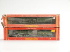 Two Hornby 00 gauge LNER locomotives 4-4-0 Hunt Class The Berkeley R123 and 4-6-0 Class B17/4