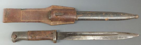 German S84/98 bayonet stamped 2604/P.R.8 to hilt, blade length 25cm with scabbard and frog