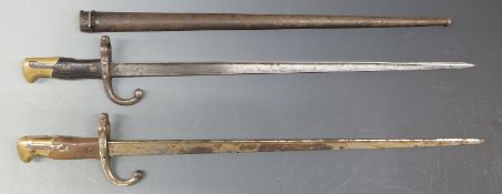 French 1874 T form bladed bayonet dated 1880 to 52cm blade, Ricasso stamped 17083 with metal