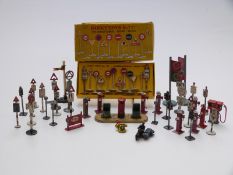 Dinky Toys road sign set 771 in original box, together with a quantity of loose roadside