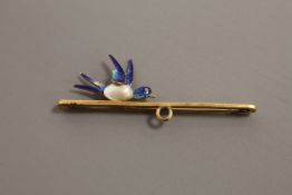 A 15ct gold enamelled bird brooch, 3.