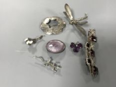 A collection of silver jewellery (7)