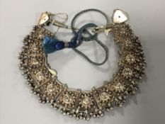 An ornate continental silver necklace, 86g.