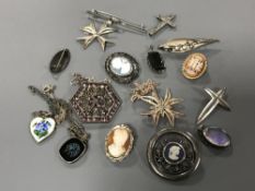 A collection of silver jewellery including enamel heart (16)