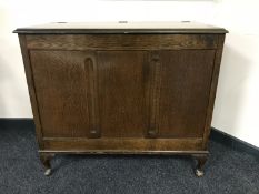 An oak blanket chest