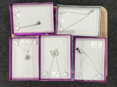 A tray of sterling silver and costume jewellery