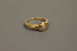 18ct ring 4.3 grams .