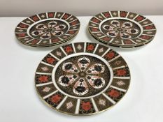 A set of eight Royal Crown Derby dinner plates, diameter 26.5 cm, Imari pattern 1128.
