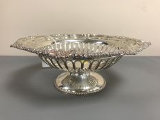 A silver pedestal bowl, the ribbed basin with shell and gadroon border, diameter 28 cm, 895g,