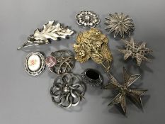Ten silver brooches (10)