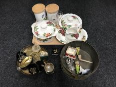 A tray of four pieces of Doulton vintage grape dinner ware, crystal glass,