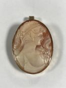 A 9ct gold cameo pendant