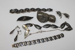 A collection of silver jewellery
