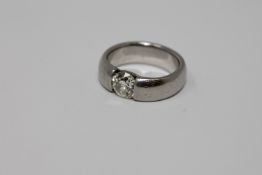 A good quality Gentleman's diamond solitaire ring, approximately 1.